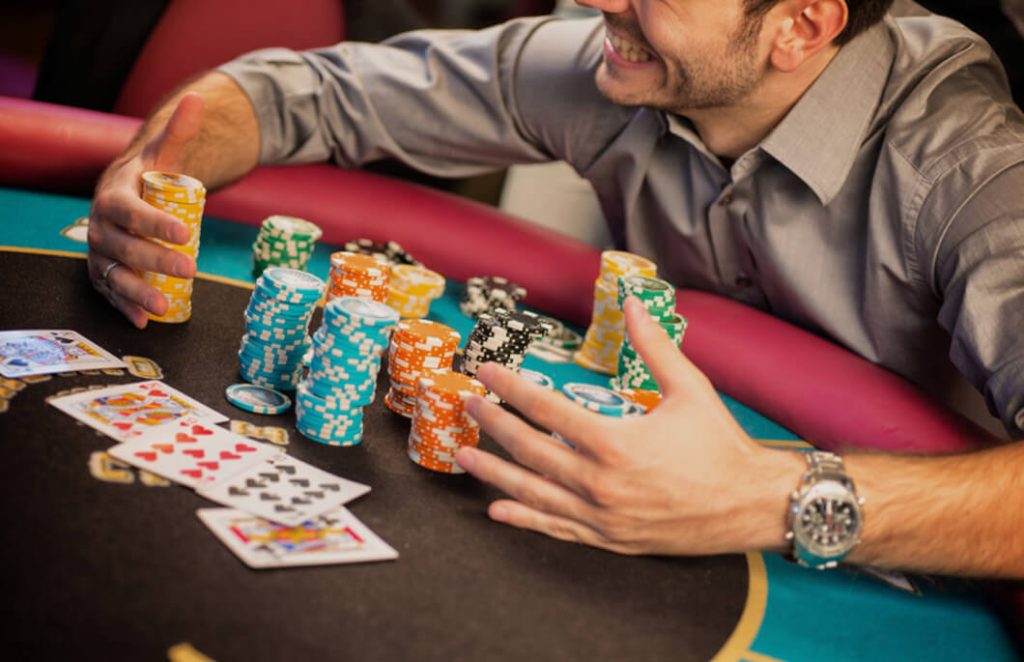 The Role of Casino Waitstaff and Their Influence on Betting Frequency and Game Choices
